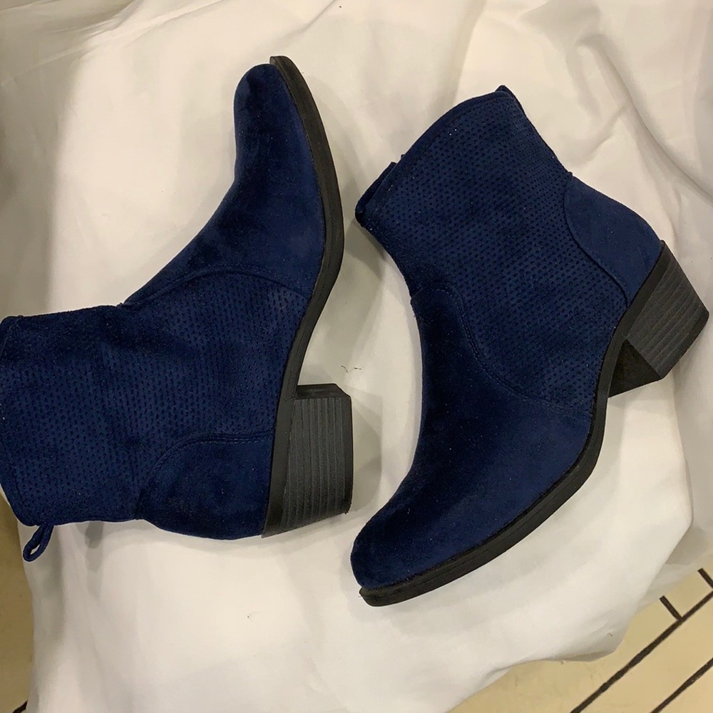 Wonderful Blue Suede Booties, sz 8